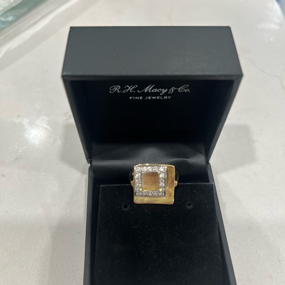 Elegant 10k White and Gold Square Ring with diamonds